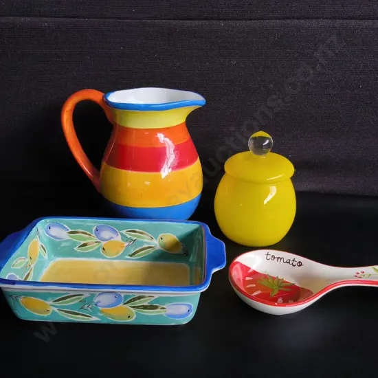 4 PIECES GLASS AND HAND PAINTED CERAMIC KITCHENWARE, TALLEST H 20 CM