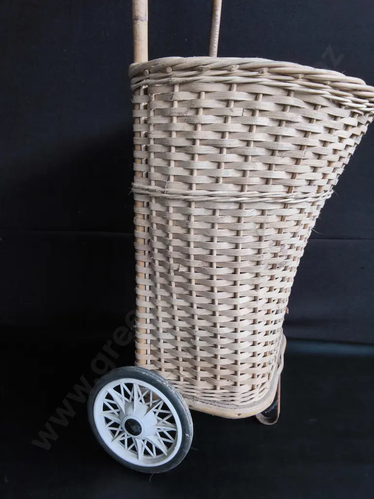 VINTAGE WASHING TROLLEY Image 1++