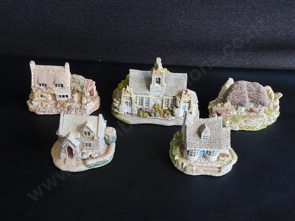 5 VINTAGE LILLIPUT LANE MINIATURE COTTAGES, HANDMADE IN ENGLAND, TALLEST H 8.5 CM Image 1++