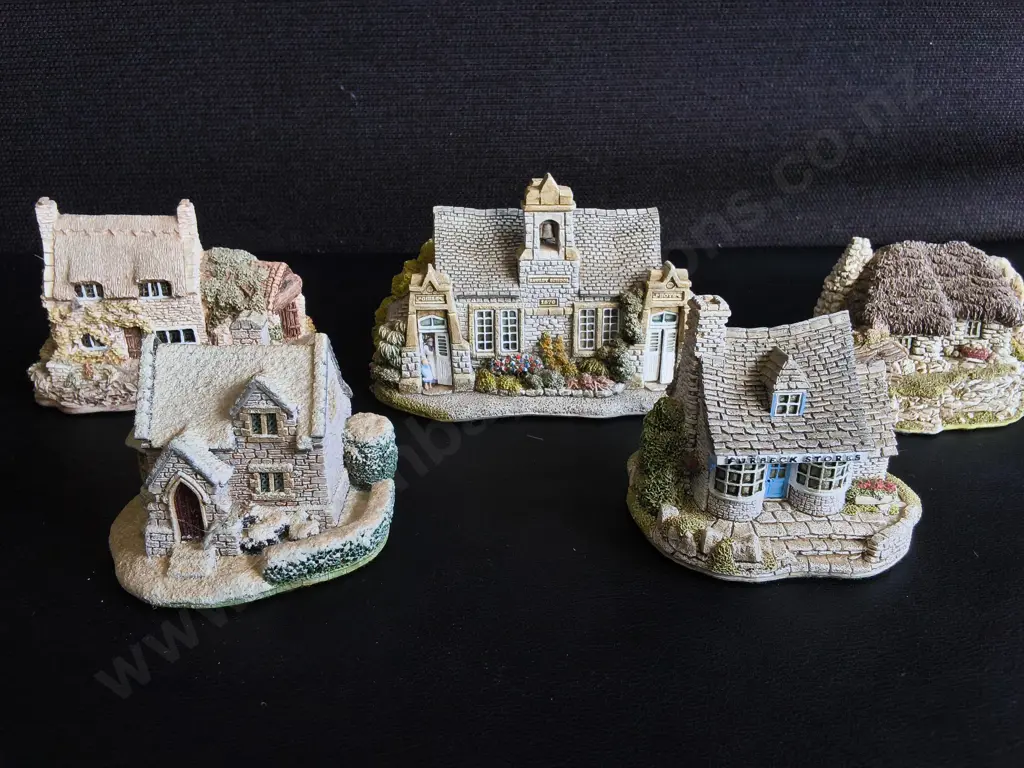 5 VINTAGE LILLIPUT LANE MINIATURE COTTAGES, HANDMADE IN ENGLAND, TALLEST H 8.5 CM Image 1++