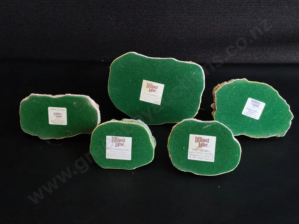 5 VINTAGE LILLIPUT LANE MINIATURE COTTAGES, HANDMADE IN ENGLAND, TALLEST H 8.5 CM Image 1++