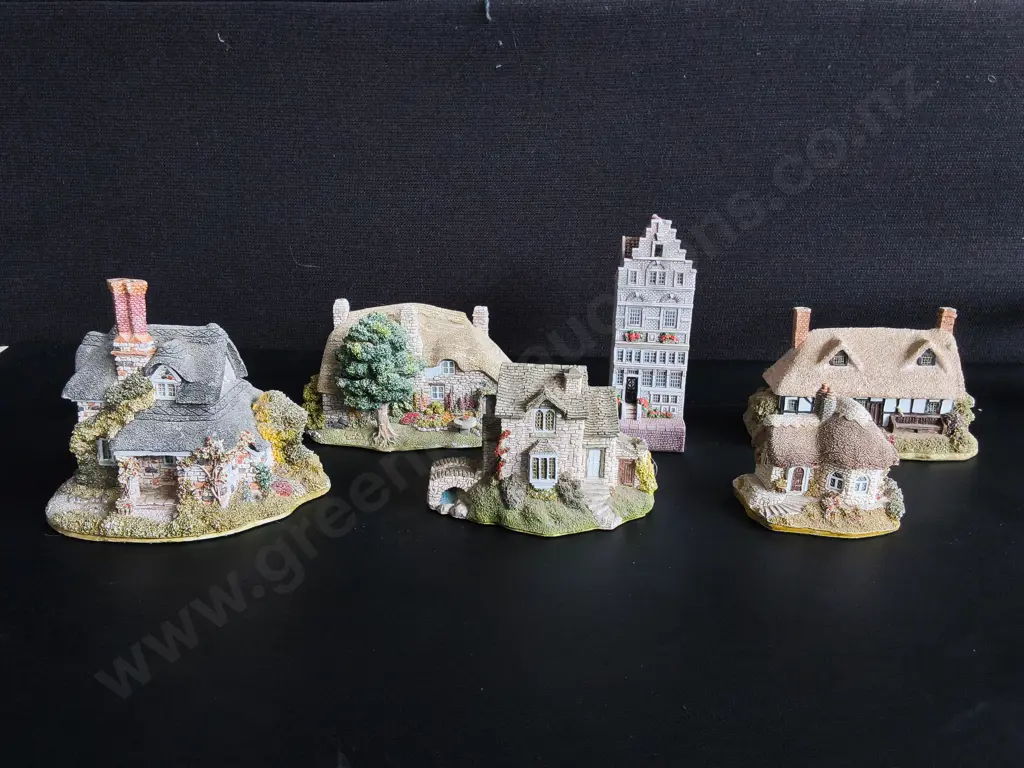 6 VINTAGE LILLIPUT LANE MINIATURE COTTAGES, HANDMADE IN ENGLAND, TALLEST H 14 CM Image 1++
