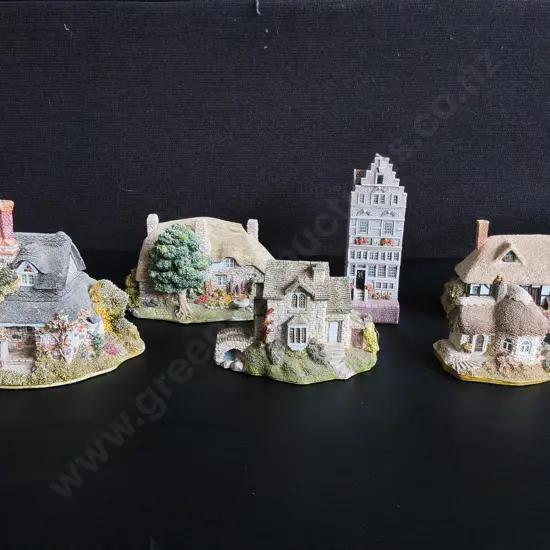 6 VINTAGE LILLIPUT LANE MINIATURE COTTAGES, HANDMADE IN ENGLAND, TALLEST H 14 CM
