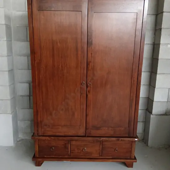 WILLIS AND GAMBIER WOODEN TWO DOOR WARDROBE, H 196CM X W 121CM X D 61CM
