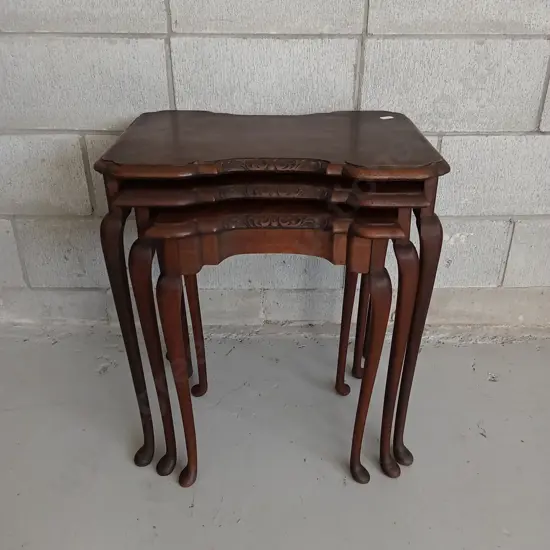 VINTAGE SET OF WOODEN NESTING TABLES WITH CARVED DETAILS, HEIGHT 59CM