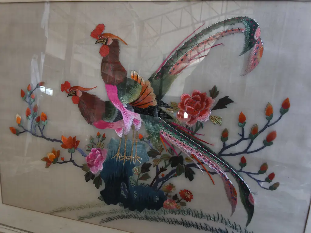 VINTAGE FRAMED CHINESE SILK EMBROIDERY ART, H 49 CM X W 64 CM Image 1++
