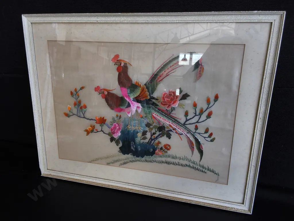 VINTAGE FRAMED CHINESE SILK EMBROIDERY ART, H 49 CM X W 64 CM Image 1++