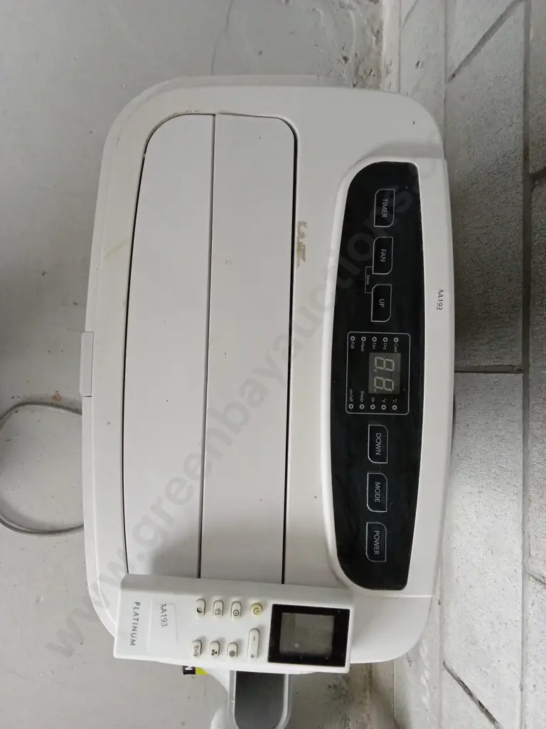 PORTABLE AIR CONDITIONER UNIT WITH VENTILATION DUCT AND OTHER PIECES Image 1++