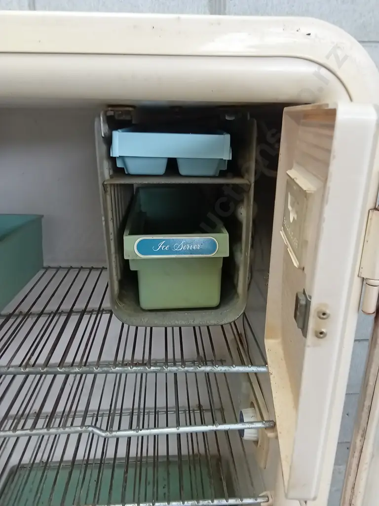 VINTAGE RETRO EARLY 50'S FRIGIDAIRE CREAM REFRIGERATOR, H 122CM X W 60CM X D 52CM Image 1++