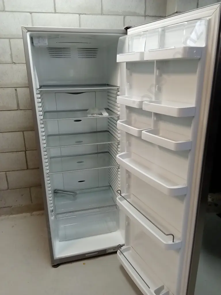 FISHER & PAYKEL FRIDGE H169CM D66CM L64CM Image 1++