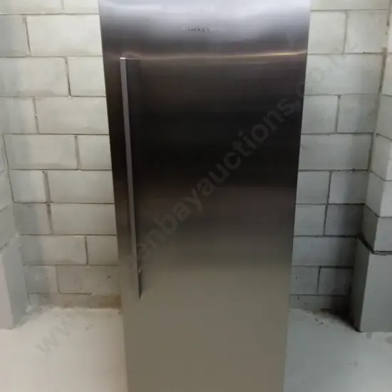 FISHER & PAYKEL FRIDGE H169CM D66CM L64CM