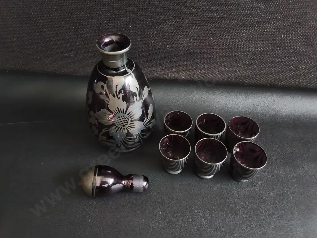 VINTAGE MID CENTURY AMETHYST PURPLE GLASS DECANTER AND CORDIAL GLASS SET, TALLEST H 23 CM Image 1++
