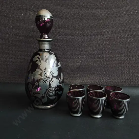 VINTAGE MID CENTURY AMETHYST PURPLE GLASS DECANTER AND CORDIAL GLASS SET, TALLEST H 23 CM