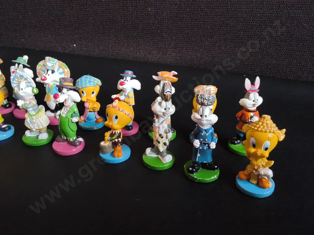 COLLECTION OF VINTAGE LOONEY TUNES FIGURINES, 18 PIECES, TALLEST H 6.5 CM Image 1++