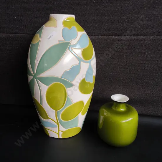 PAIR OF VASES, INCLUDING GLASS BUD VASE, TALLEST H 38 CM