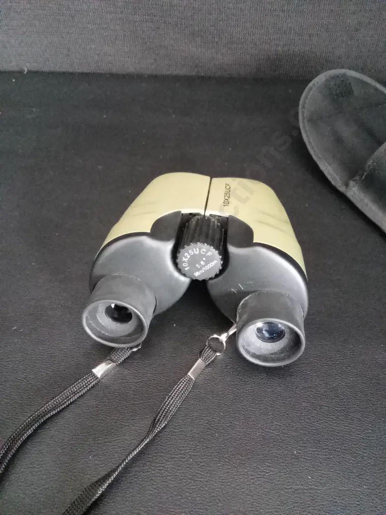 BEHRINGER SUPER CARDIOID MICROPHONE XM2000 AND BINOCULARS Image 1++