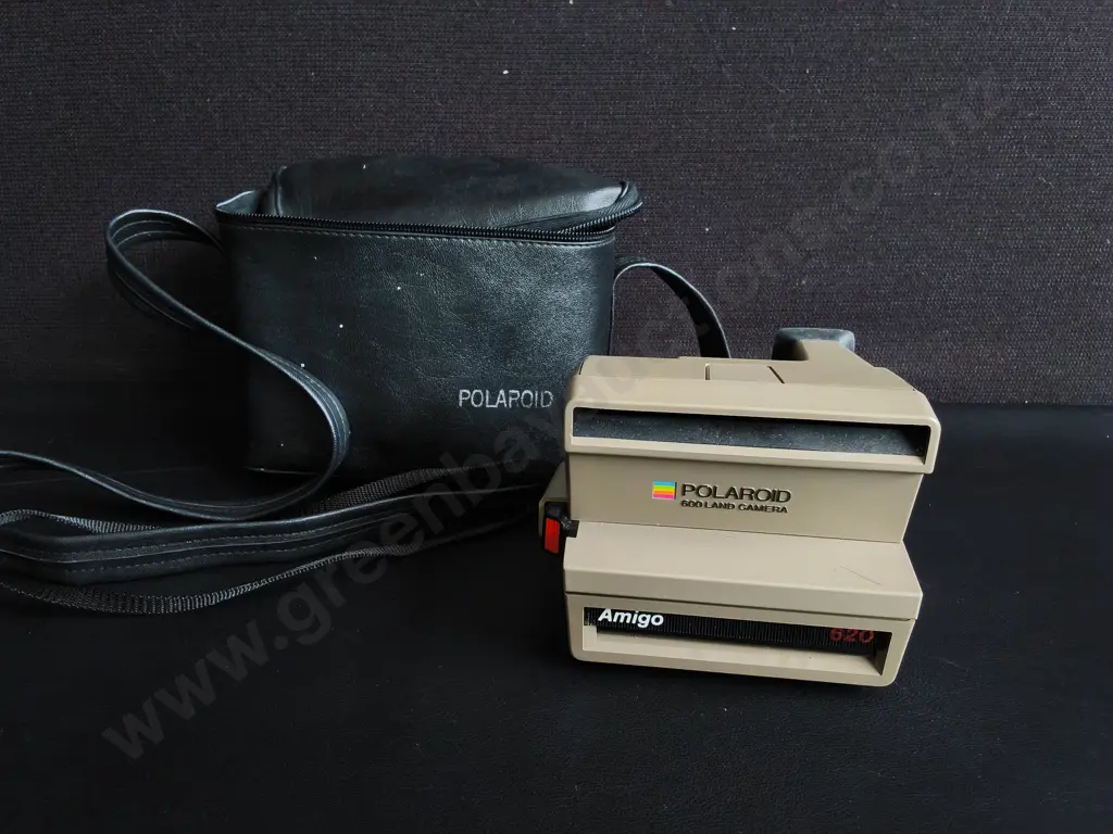 VINTAGE POLAROID AMIGO 620 INSTANT CAMERA WITH CARRYING CASE Image 1++