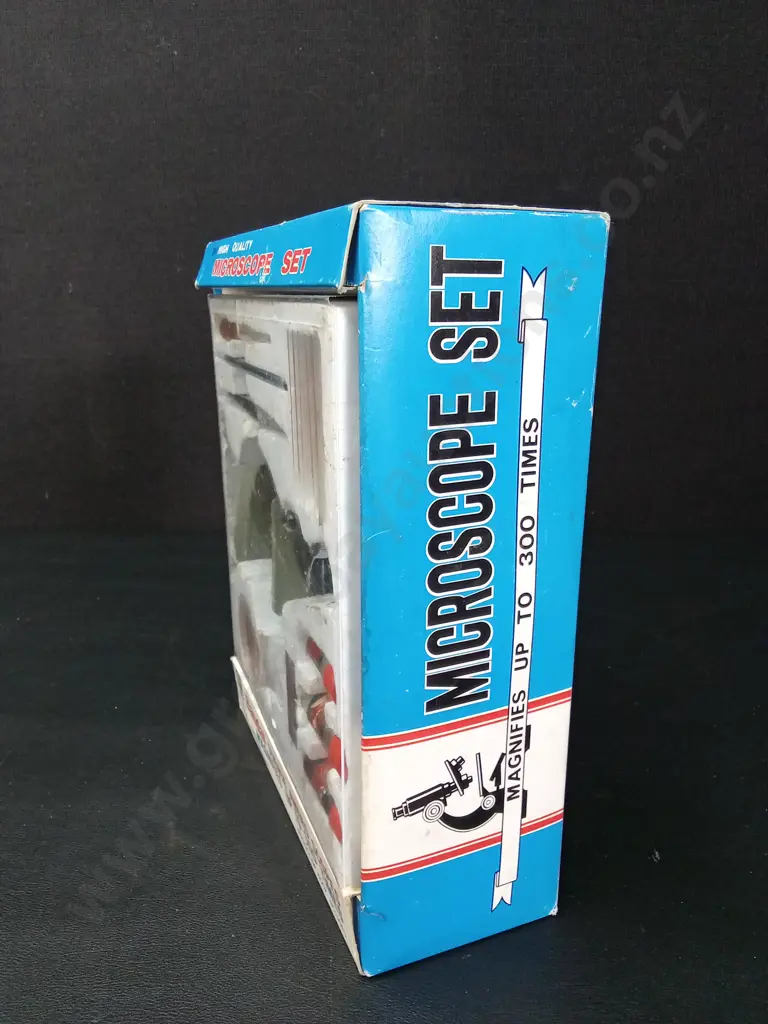 VINTAGE BANDSI SCIENCE MICROSCOPE SET Image 1++
