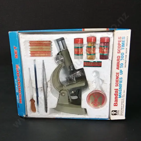 VINTAGE BANDSI SCIENCE MICROSCOPE SET