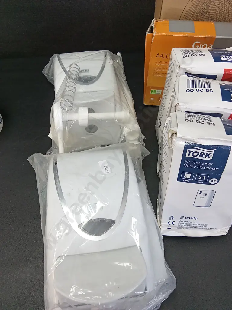 ASSORTED OFFICE DEVICES INCLUDING FANS, AIR FRESHENERS, HAND SANITIZER DISPENSERS AND MORE Image 1++