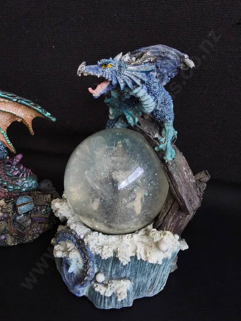 PAIR OF FANTASY DRAGON RESIN FIGURE, INCLUDING SNOW GLOBE LAMP, (SWITCH ON BOTTOM)  TALLEST H 21 CM Image 1++