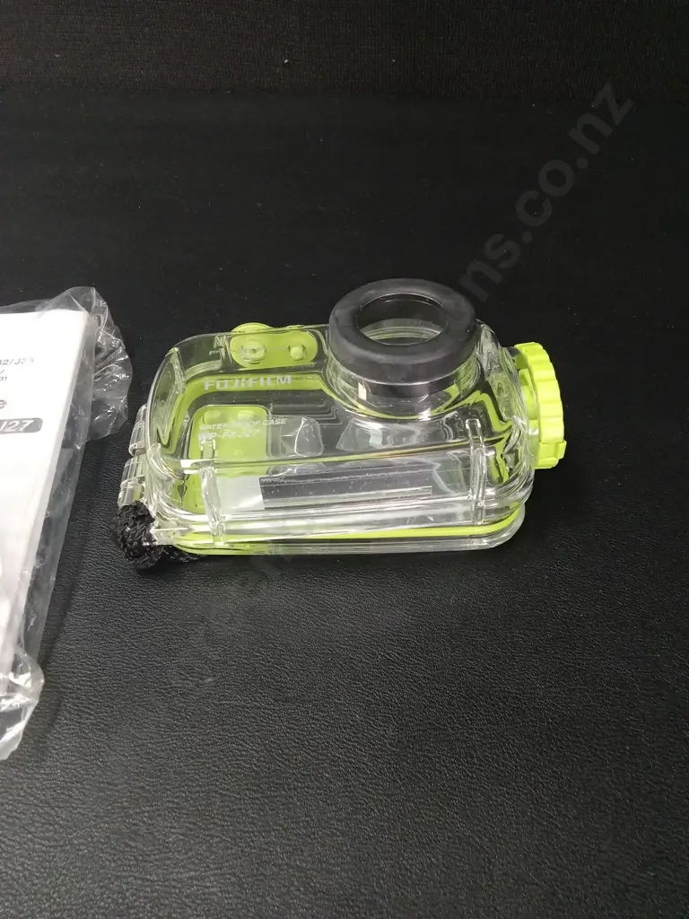 FUJIFILM WATERPROOF CASE Image 1++