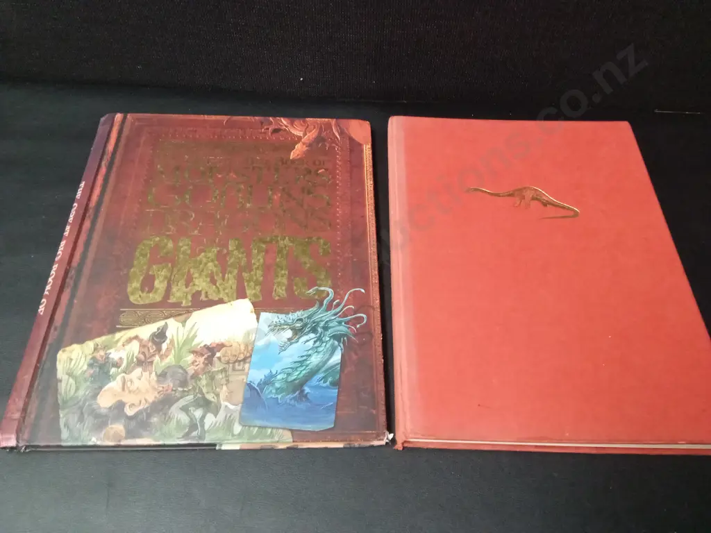 DINOSAUR BOOK, DRAGON BOOK AND DRAGON FIGURINE H10CM Image 1++