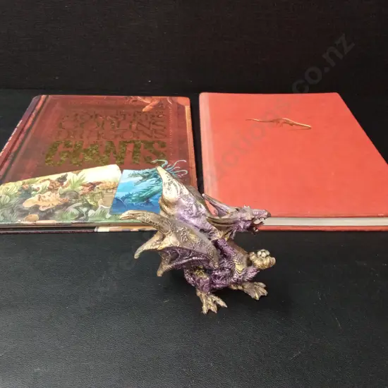 DINOSAUR BOOK, DRAGON BOOK AND DRAGON FIGURINE H10CM