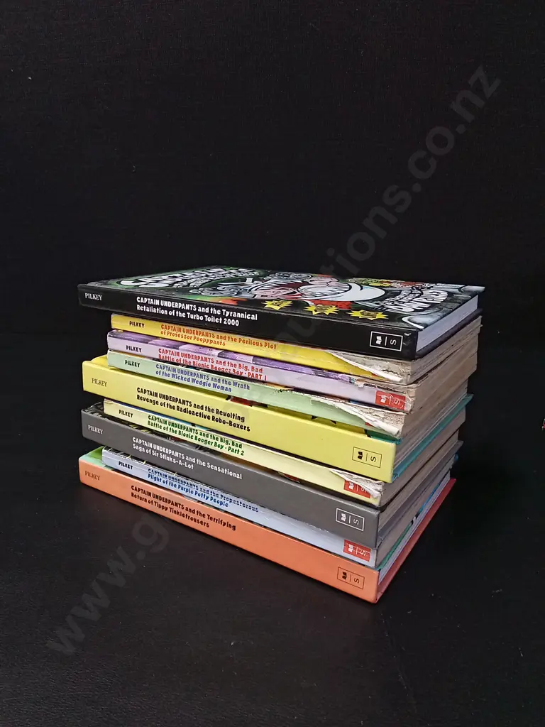 9 CAPTAIN UNDERPANTS BOOKS Image 1++