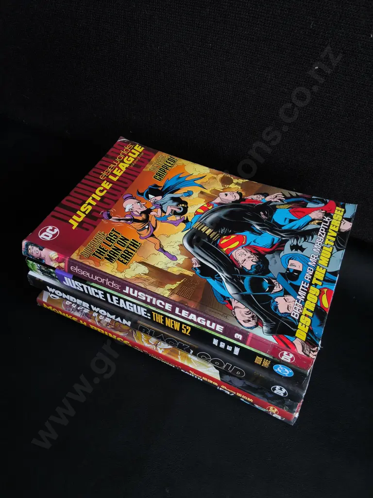 6 COMIC BOOKS Image 1++