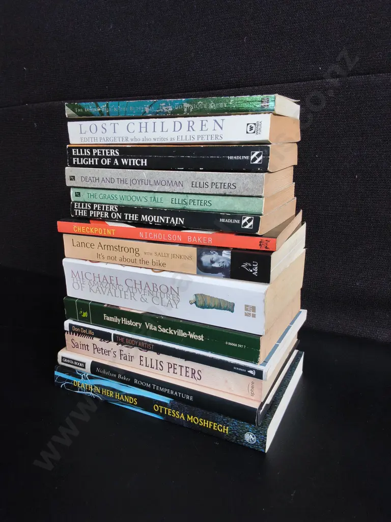 MIX OF NOVELS, INCOUDING 5 ELLIS PETERS BOOKS Image 1++