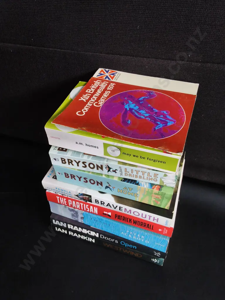MIX OF NOVELS, INCLUDING IAN RANKIN AND BRYSON Image 1++