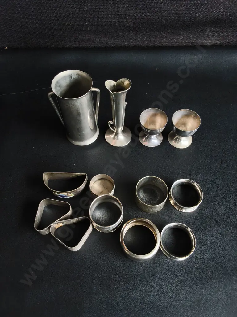 COLLECTION OF VINTAGE METAL TABLEWARE, INCLUDING NAPKIN RINGS, EGGS CUPS, ETC. TALLEST H 11 CM Image 1++