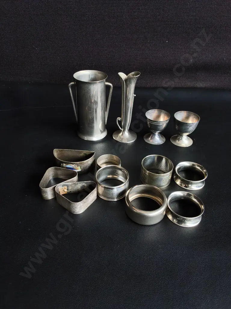 COLLECTION OF VINTAGE METAL TABLEWARE, INCLUDING NAPKIN RINGS, EGGS CUPS, ETC. TALLEST H 11 CM Image 1++