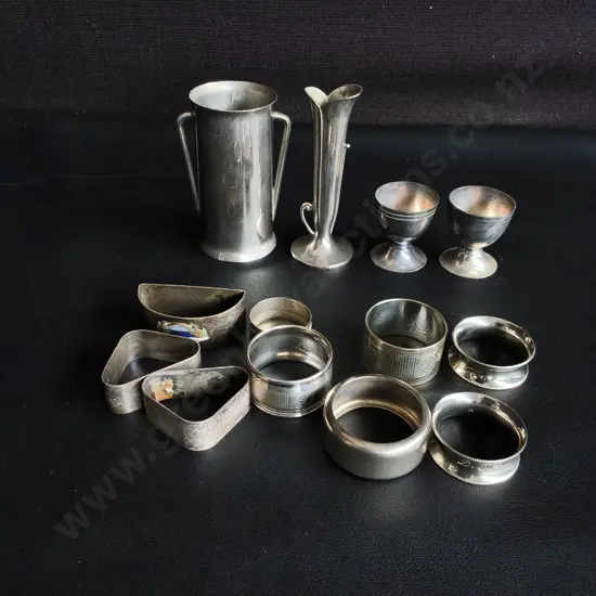COLLECTION OF VINTAGE METAL TABLEWARE, INCLUDING NAPKIN RINGS, EGGS CUPS, ETC. TALLEST H 11 CM