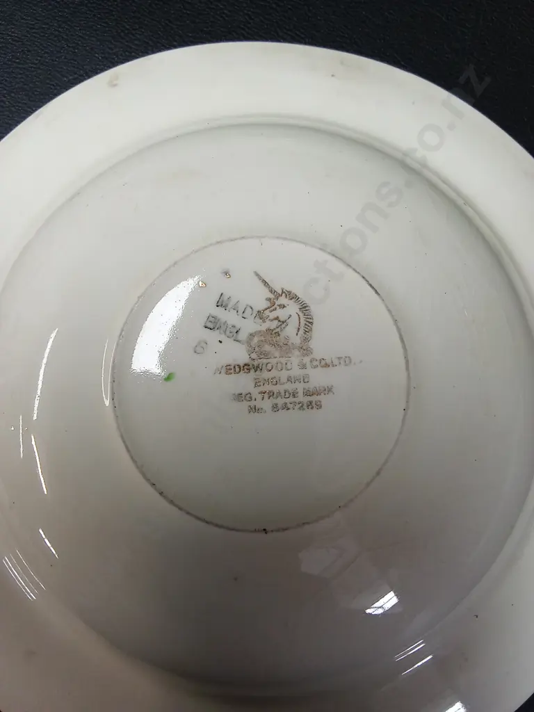 12 PIECES WEDGEWOOD DINNERWARE SET MADE IN ENGLAND LONGEST L29CM Image 1++