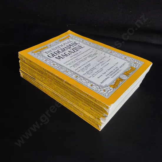 10 VINTAGE NATIONAL GEOGRAPHIC MAGAZINES