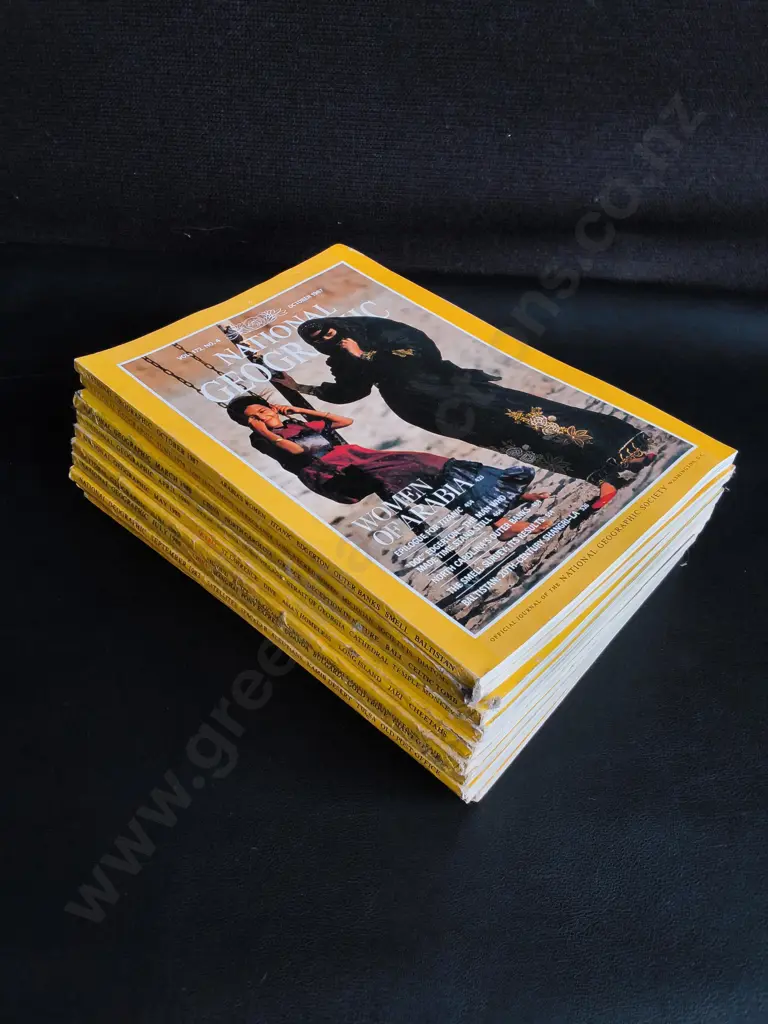 10 VINTAGE NATIONAL GEOGRAPHIC MAGAZINES Image 1++