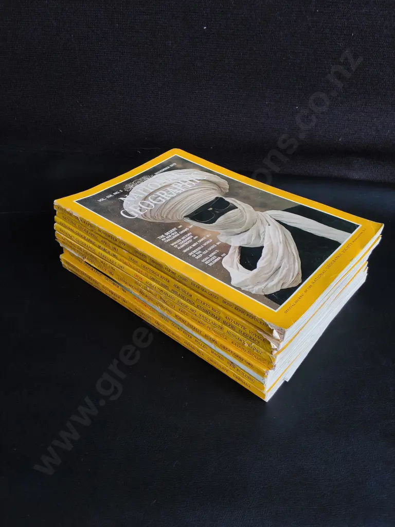 10 VINTAGE NATIONAL GEOGRAPHIC MAGAZINES Image 1++
