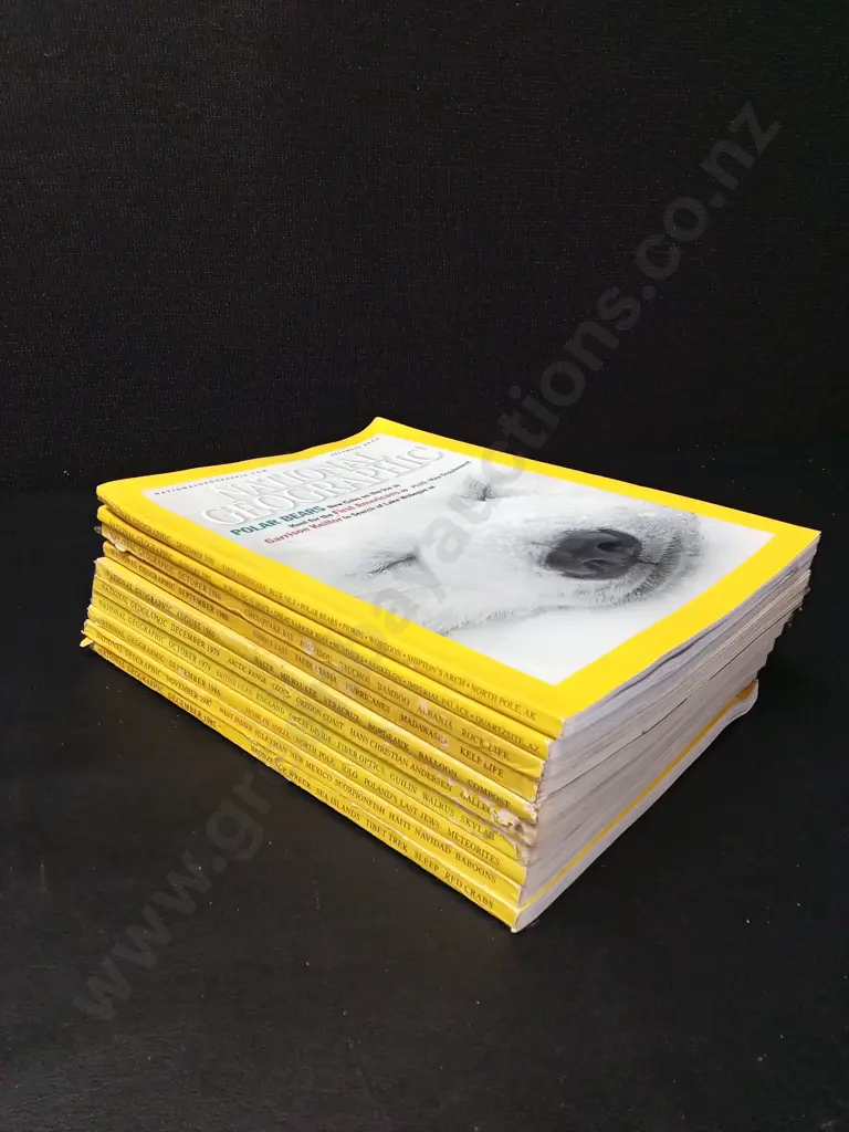 10 VINTAGE NATIONAL GEOGRAPHIC MAGAZINES Image 1++