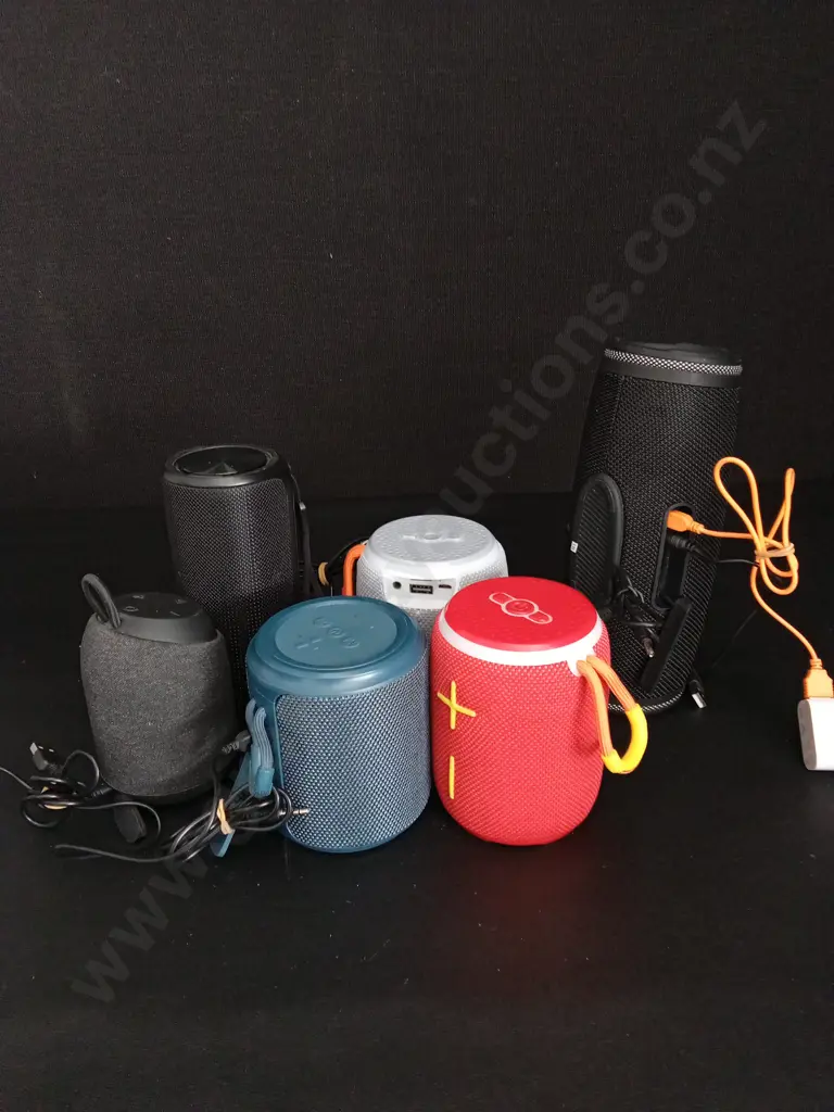 BOX OF SPEAKERS ALL WORKING Image 1++