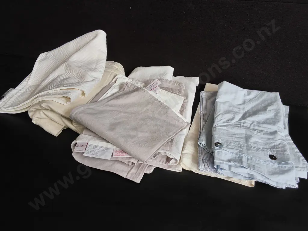 MIX OF TABLECLOTHS, CUSHION/ PILLOW CASES, AND NAPKINS Image 1++