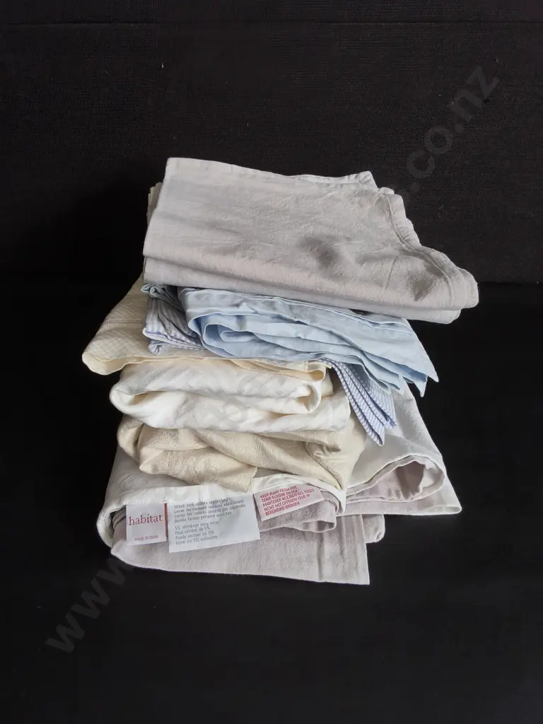 MIX OF TABLECLOTHS, CUSHION/ PILLOW CASES, AND NAPKINS Image 1++