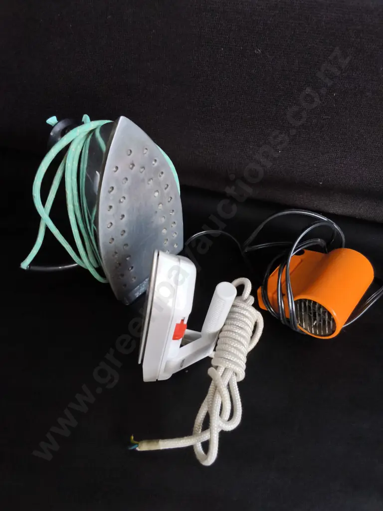 2 VINTAGE IRONS AND PORTABLE HAIR DRYER Image 1++