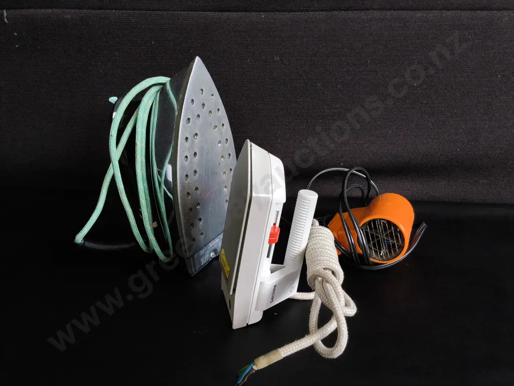 2 VINTAGE IRONS AND PORTABLE HAIR DRYER Image 1++