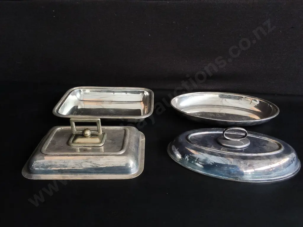3 VINTAGE SILVER PLATED SERVIMG PIECES, WIDEST W 31 CM Image 1++