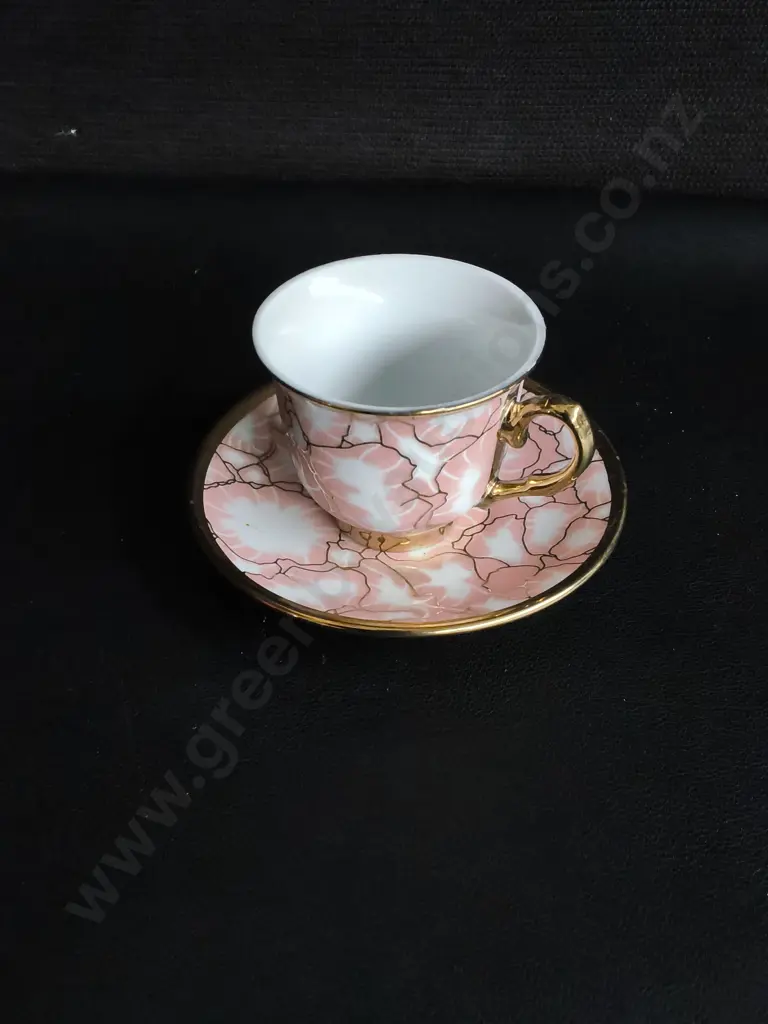 BRAND NEW 12 PIECE CUP AND SAUCERS SET, BOXED, DAMAGE PICTURED Image 1++