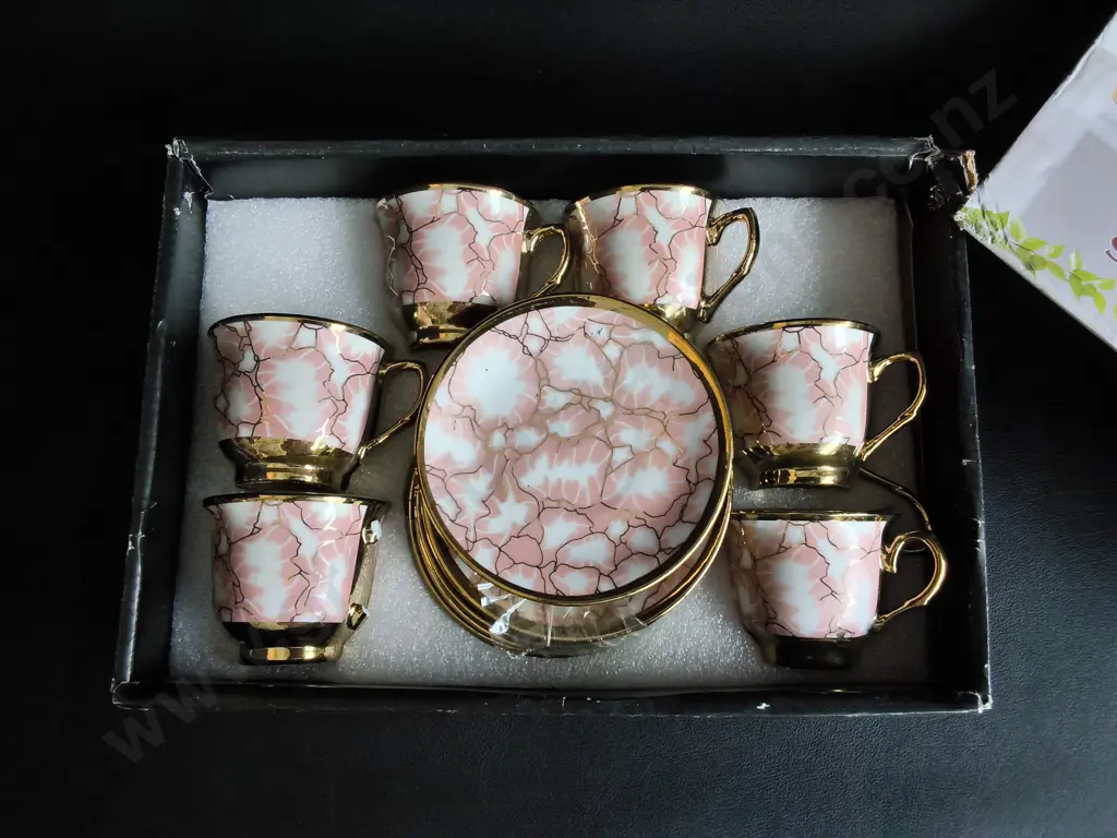 BRAND NEW 12 PIECE CUP AND SAUCERS SET, BOXED, DAMAGE PICTURED Image 1++