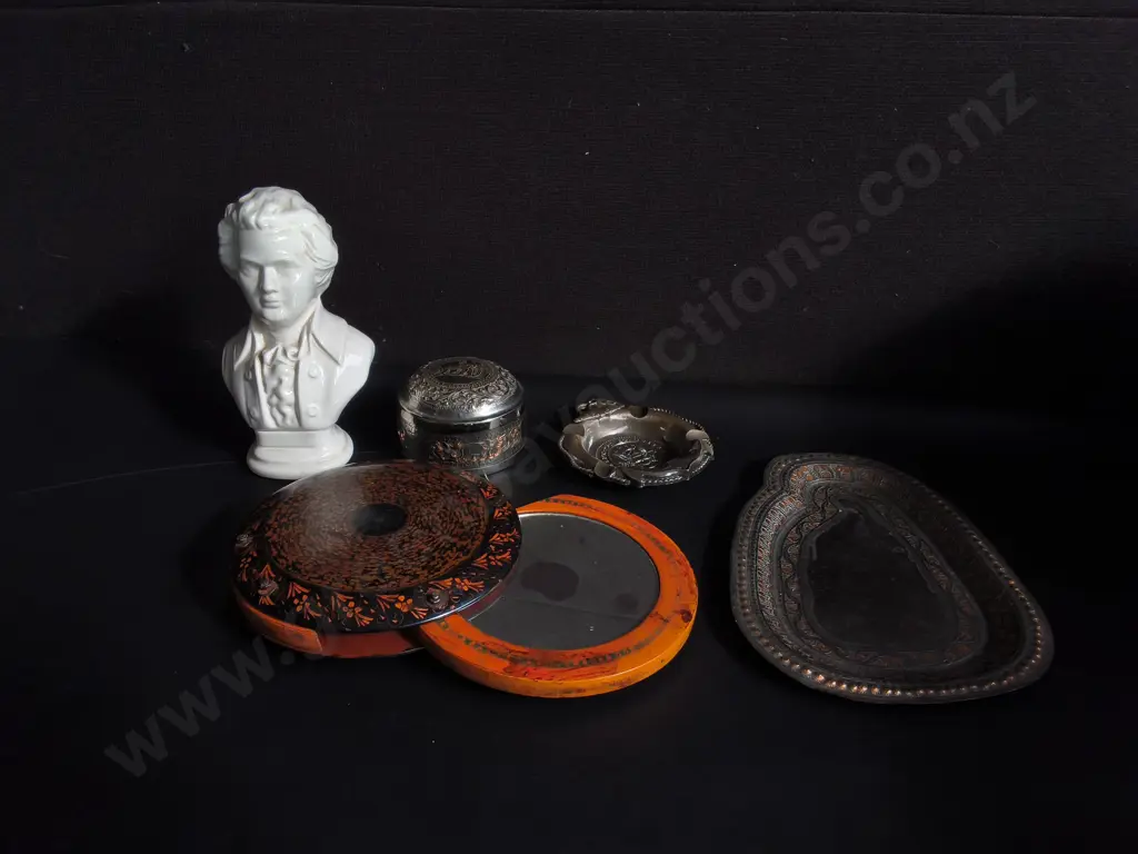 MIX OF VINTAGE DECORATIVE ITEMS, TALLEST H 20 CM Image 1++