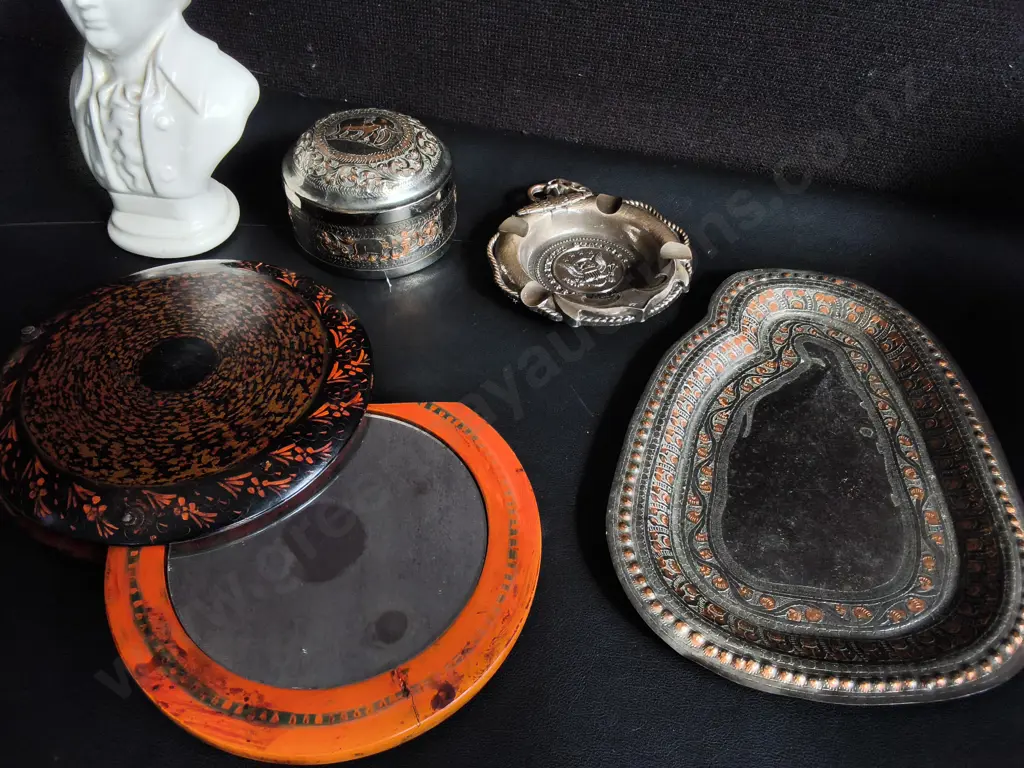 MIX OF VINTAGE DECORATIVE ITEMS, TALLEST H 20 CM Image 1++